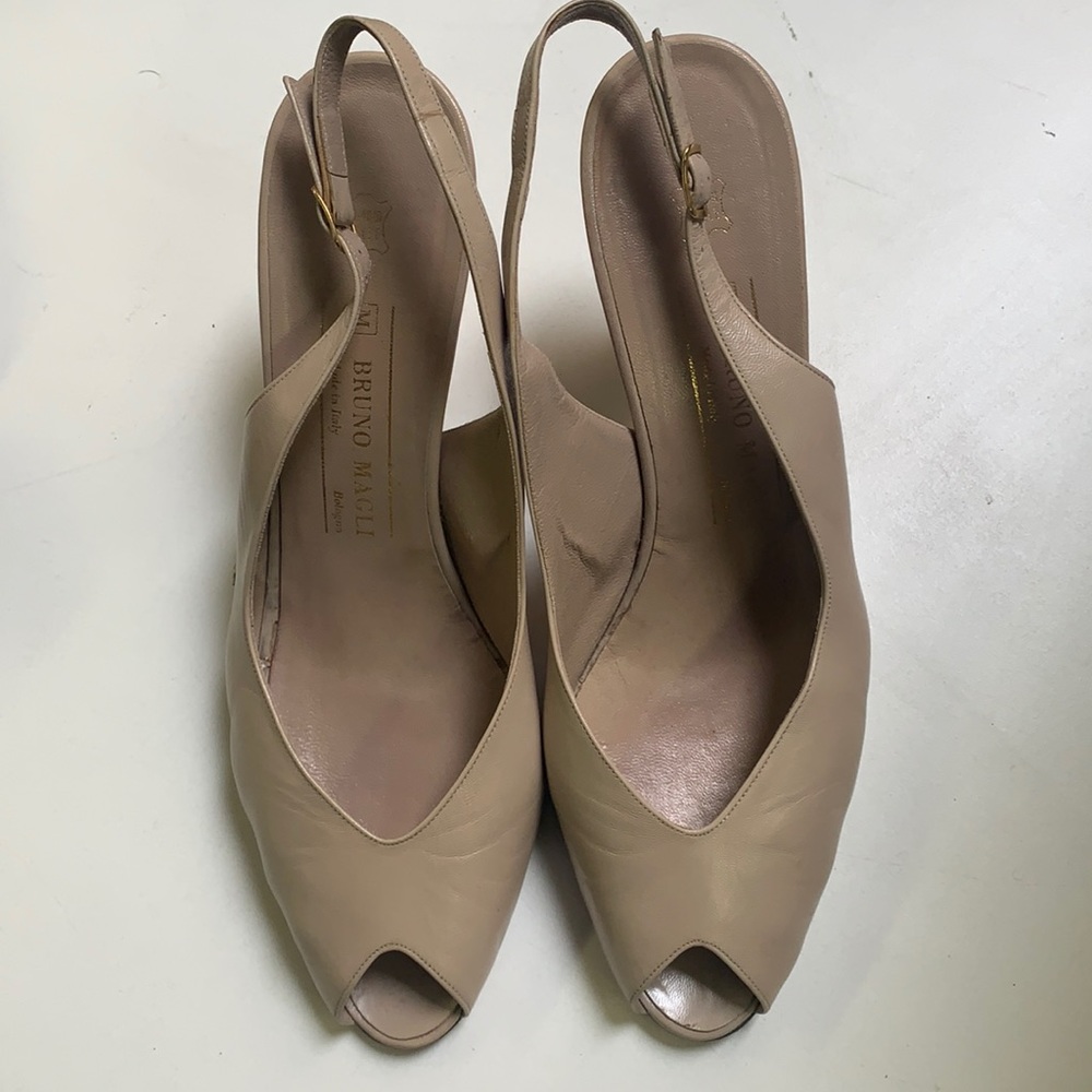 Vintage Bruno Magli beige sz 10.5 leather sling back pumps